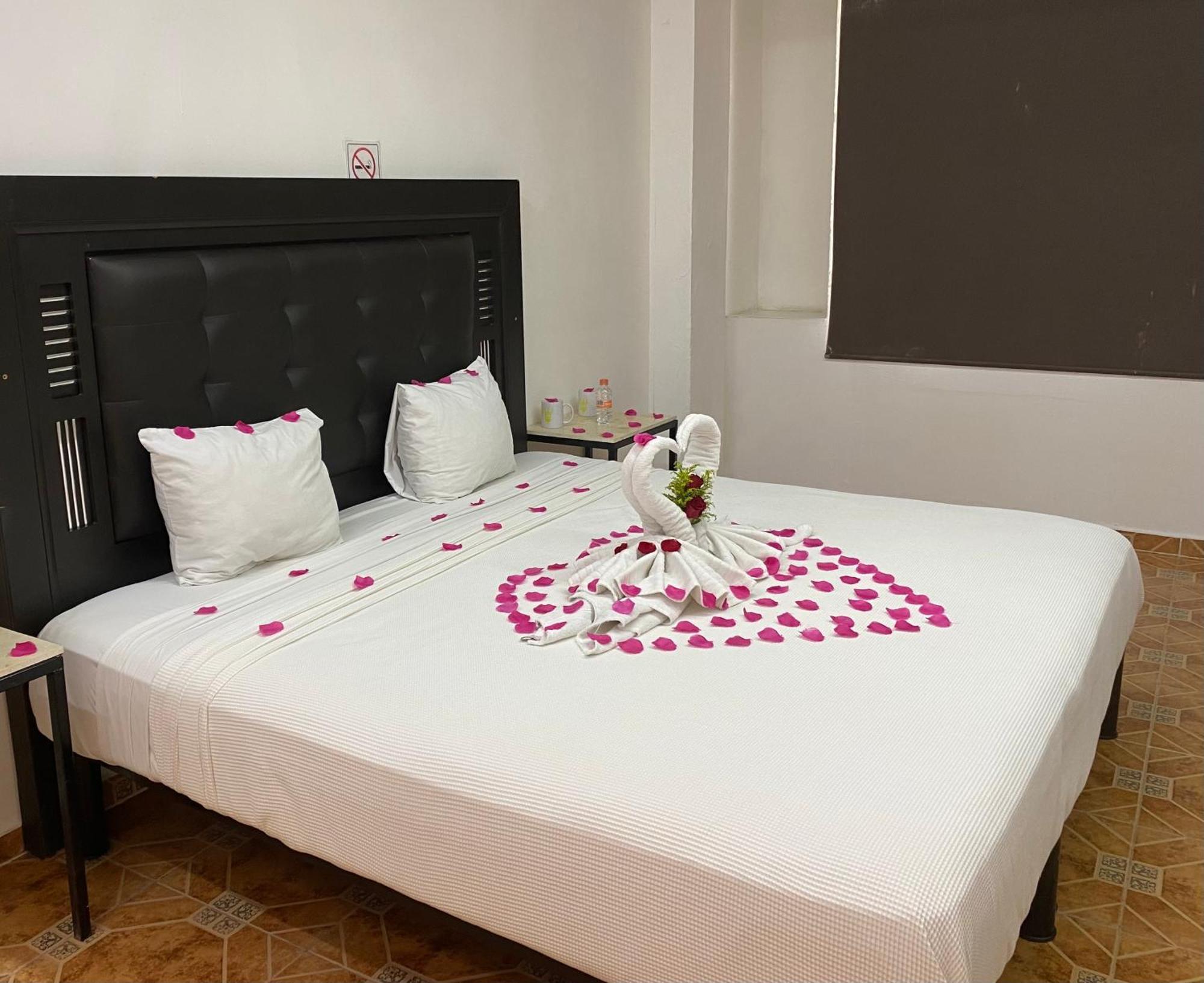 Hotel La Catedral Merida Bagian luar foto